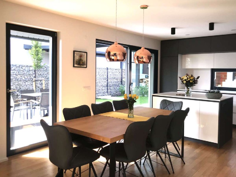 hisa-kavcnik-5_hu0b9bba7de8e054c3eb29f350e4a47b03_97568_800x800_fit_q90_box