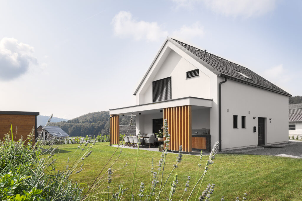 hisa-sencnica-jelovica-hise8